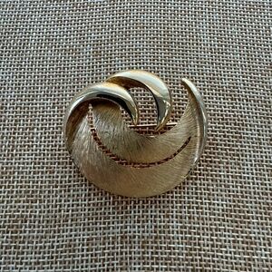 Vintage Trifari Gold Tone Brushed Metal Swirl Brooch
